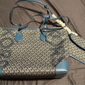 Michael Kors Eva Signature 
Leather Tote BRAND NEW